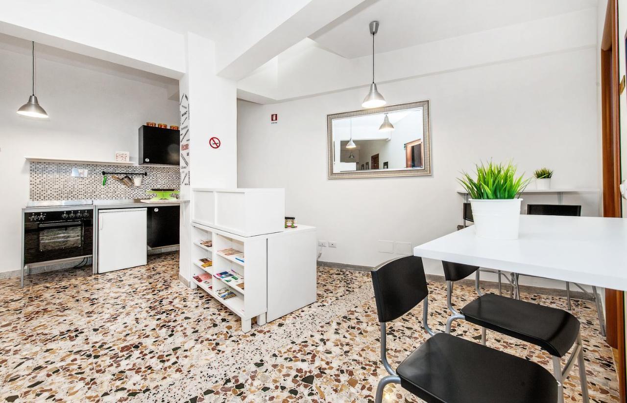 La Mela Di Roma Apartment Room photo
